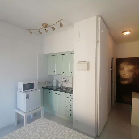 Lovely Apartment In Front Of The Beach. 푸엔히롤라 외부 사진