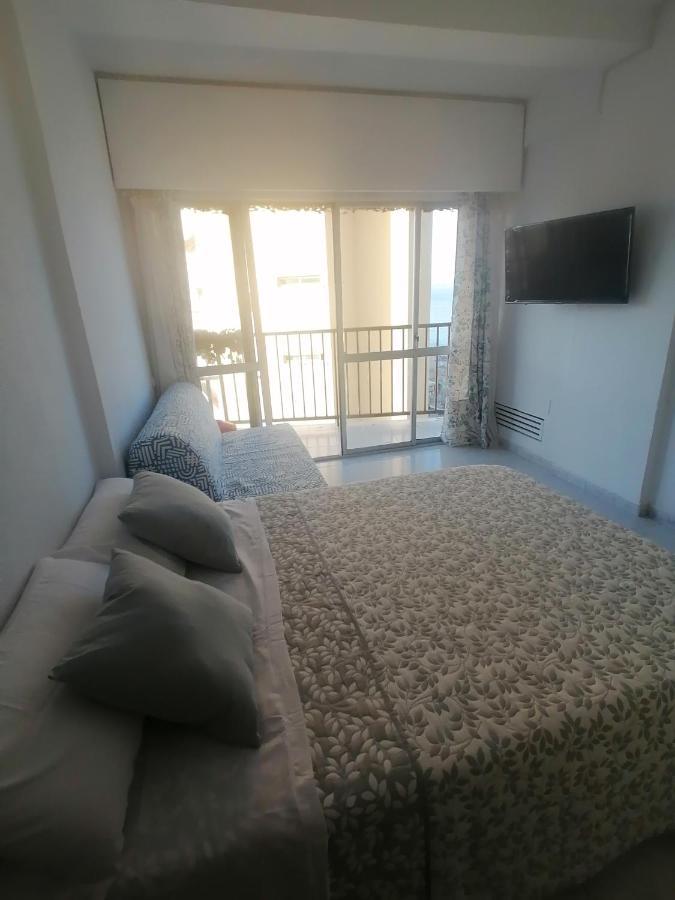 Lovely Apartment In Front Of The Beach. 푸엔히롤라 외부 사진