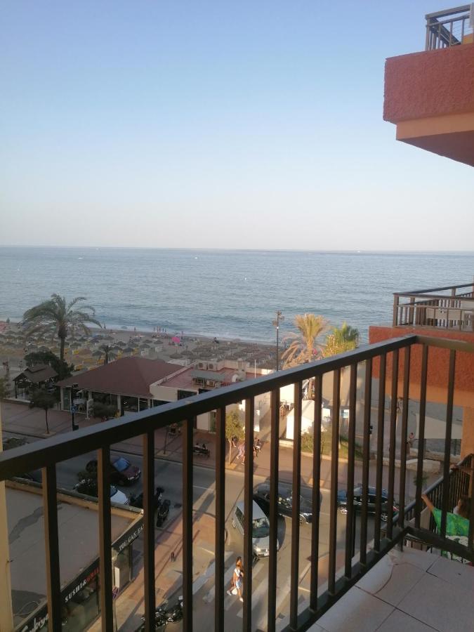 Lovely Apartment In Front Of The Beach. 푸엔히롤라 외부 사진